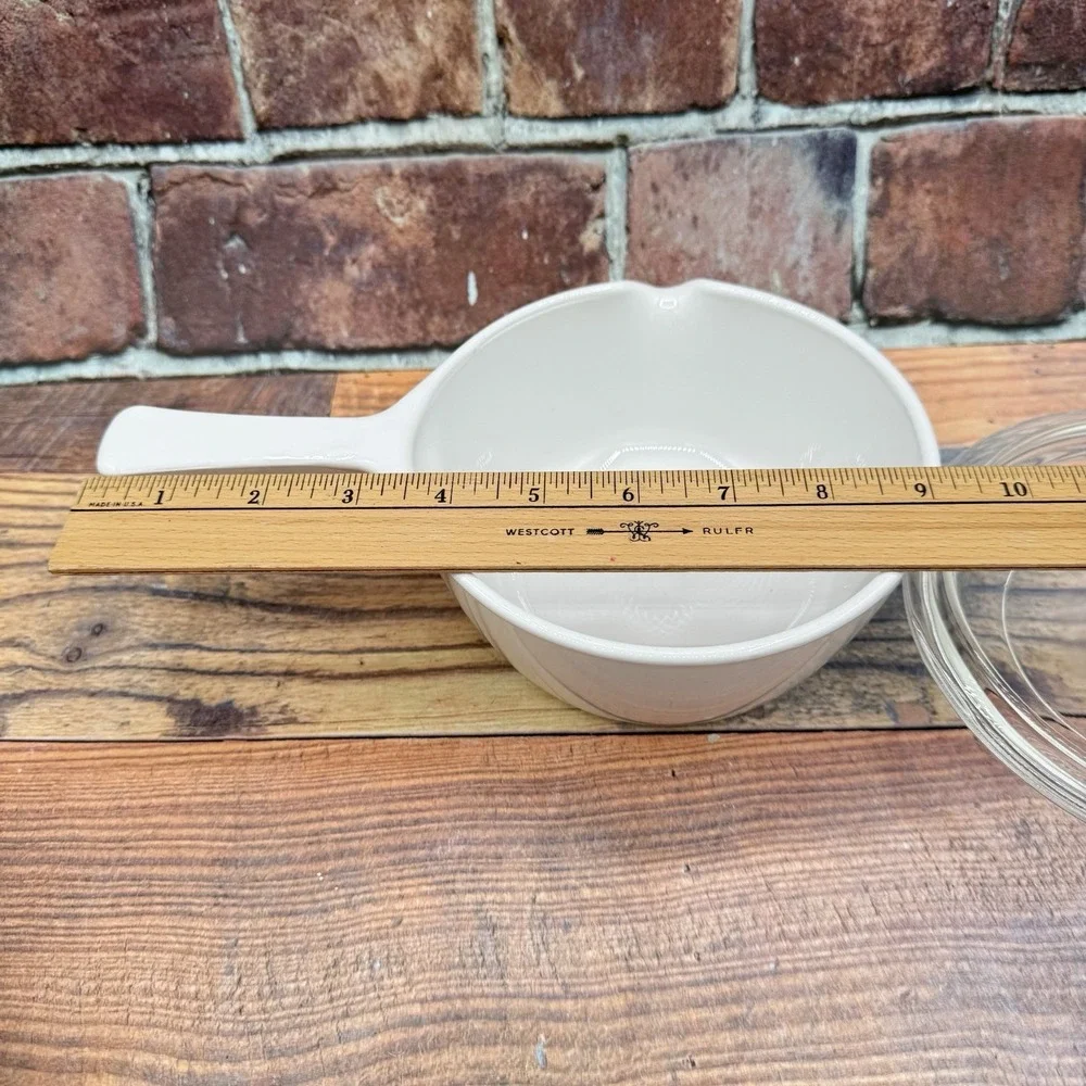Corning Ware P-89-B White Coupe 2.5 Cup Sauce Pan with Pour Spout & Lid Vintage